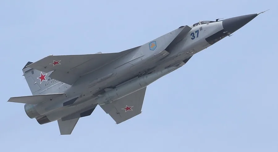 Líderes militares de la OTAN se congregan en Letonia por las incursiones rusas en su espacio aéreo