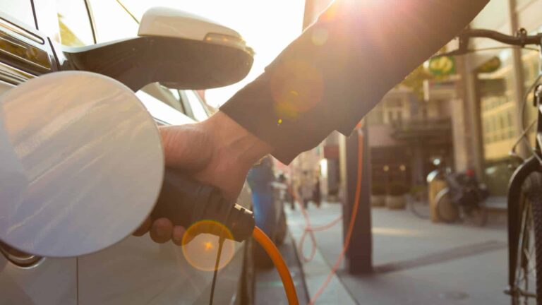 El futuro del automóvil no solo dependerá de la electricidad, sino también de otros fluidos