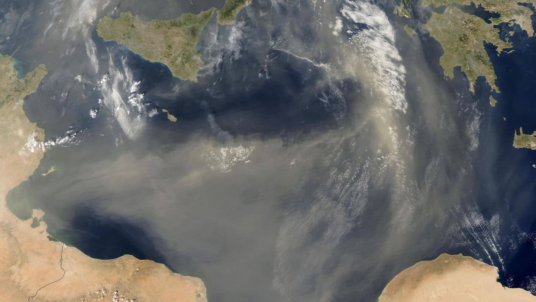 España y el Mediterráneo enfrentan una nueva amenaza que podría apagar la luz del Sol