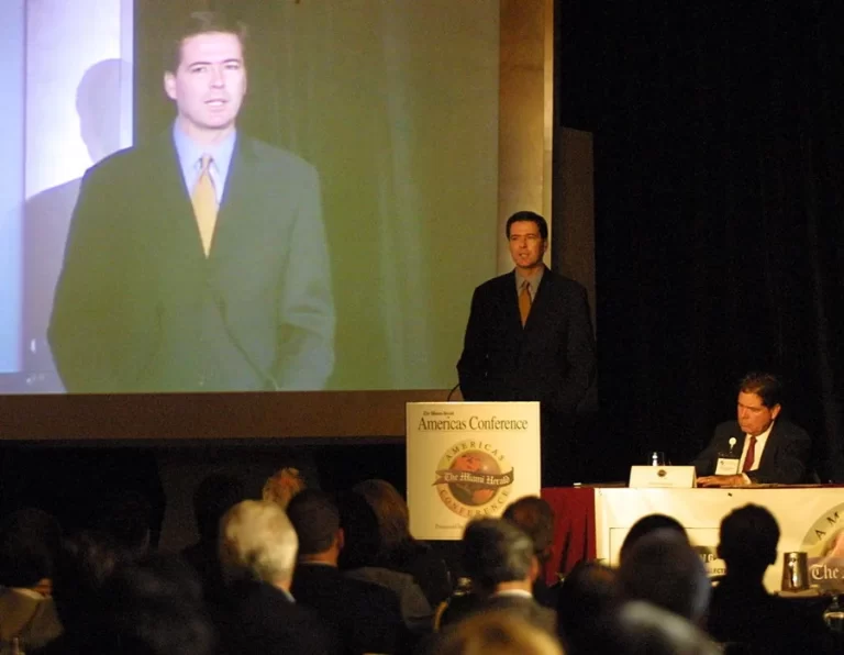 Un tribunal de EE.UU. acusa al exdirector del FBI que indagó sobre la campaña de Trump