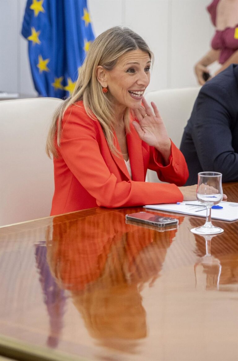Díaz convocará pronto a los expertos del SMI para aumentarlo hacia 2026