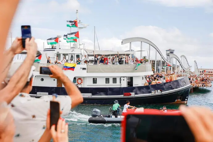 Las embarcaciones de la Global Sumud Flotilla regresan a Barcelona por el mal tiempo en el mar.