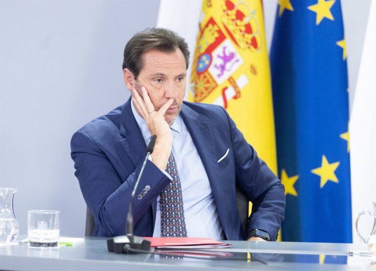 Puente reconoce una difícil situación en la calidad de los trenes y planea mejoras con