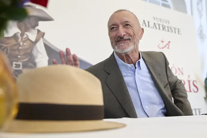 Arturo Pérez-Reverte retoma a su icónico personaje: "Con Alatriste, encuentro mi conexión con
