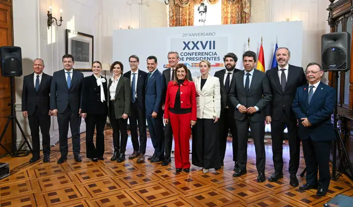 Las comunidades autónomas del PP prevén rechazar la reducción de deuda, aunque el Gobierno sigue