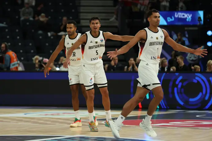 Turquía y Alemania logran victorias y se enfrentarán en octavos ante Suecia y Portugal