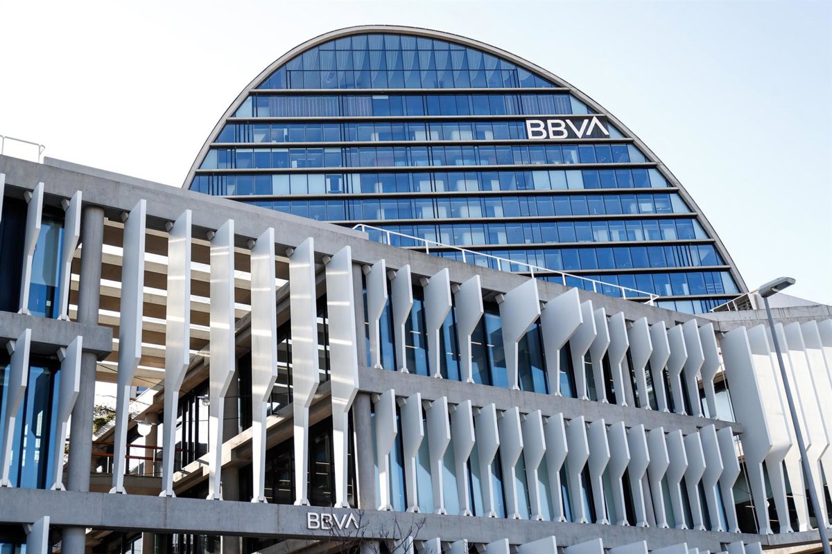 Abierto el plazo para aceptar la OPA de BBVA sobre Sabadell tras más de un año y medio de anuncio