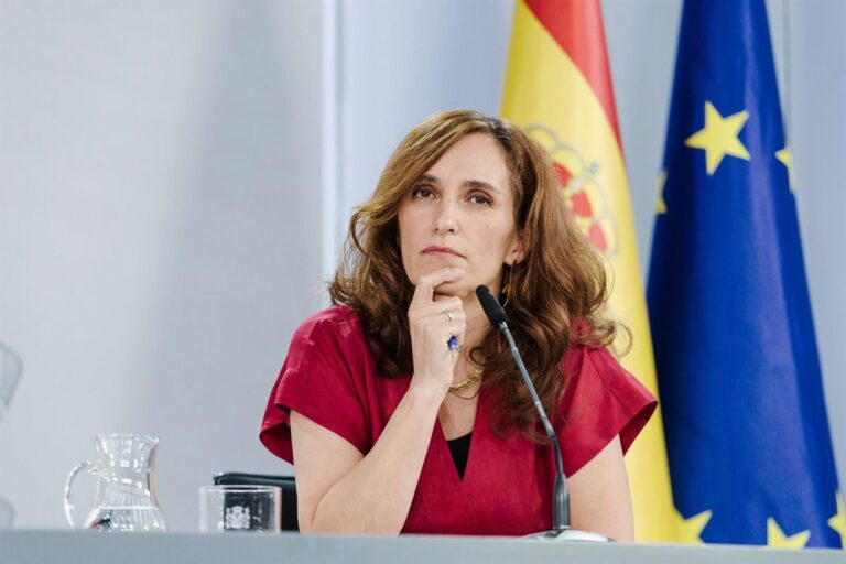 Mónica García destaca el "descenso esperanzador" de suicidios y exige más esfuerzo para reducir