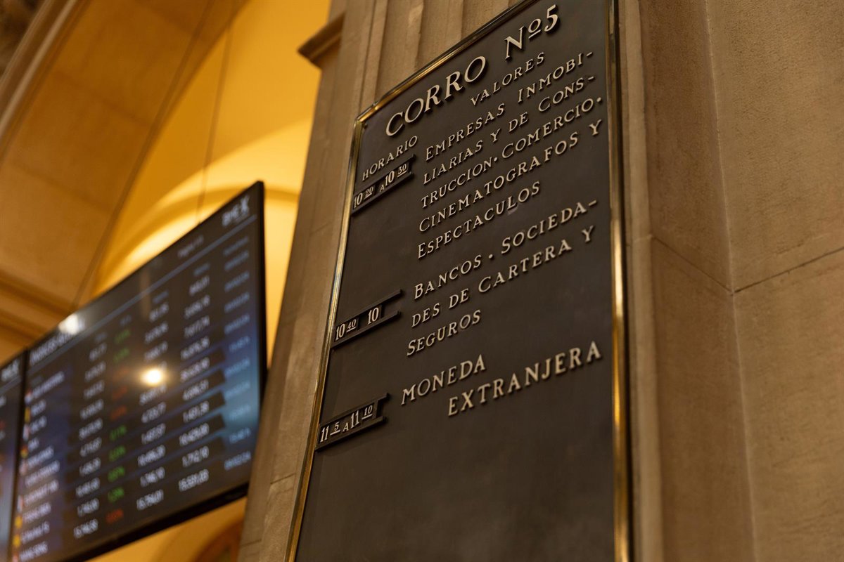 El Ibex 35 avanza un 0,68% y supera los 15.300 impulsado por el BCE y el buen comportamiento de
