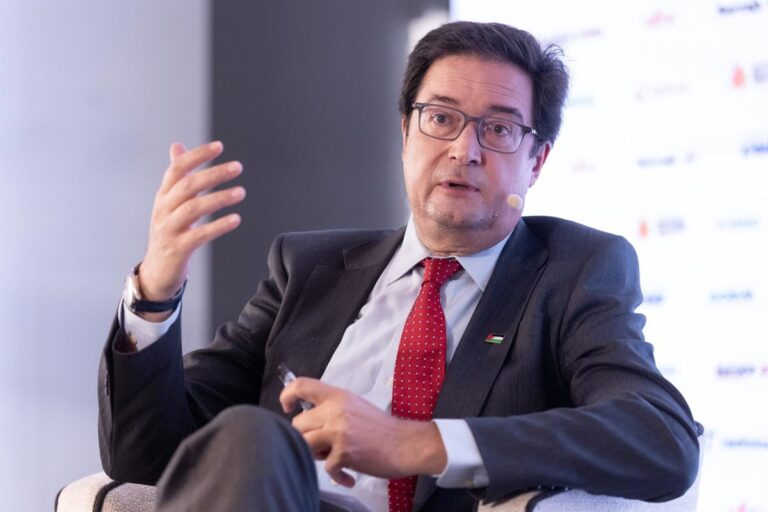 López se compromete a dialogar con los sindicatos sobre el aumento salarial de los funcionarios