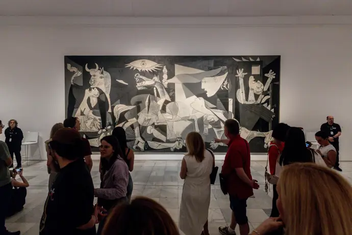 Manuel Segade defiende el uso del 'Guernica' en las calles para denunciar la ofensiva en Gaza