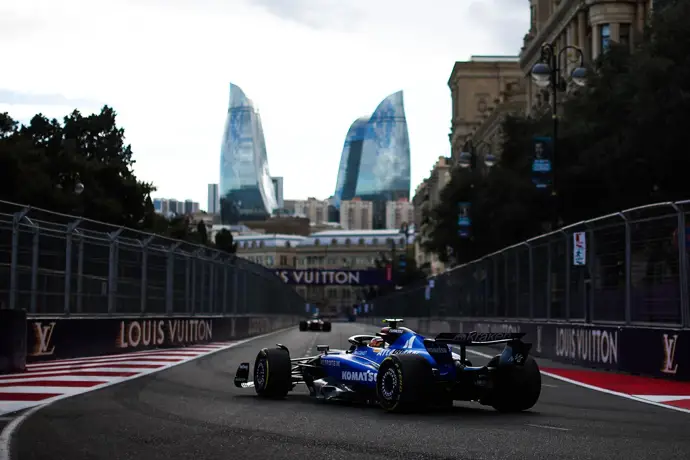 Sainz logra su primer podio con Williams mientras Verstappen domina en Bakú