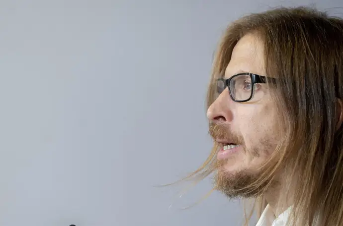 Fernández reitera el 'no' de Podemos al traspaso de inmigración a Catalunya como una línea roja