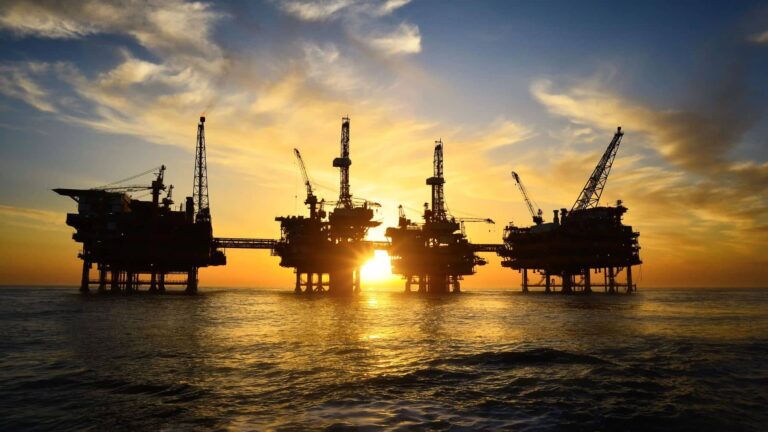 El innovador avance que desafía al petróleo: hallan forma económica de producir gasolina del