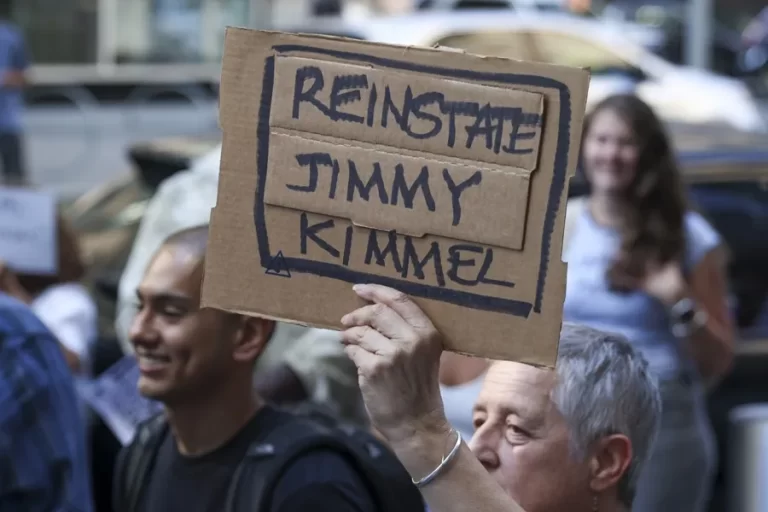 Los rivales de Jimmy Kimmel lo respaldan tras la cancelación de su programa: "Todos lo somos