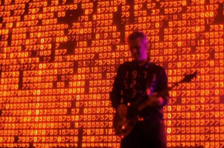 Massive Attack elimina su música de plataformas que operan en Israel
