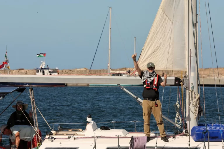 La flotilla se niega a descargar su ayuda en Chipre y continuará rumbo a Gaza