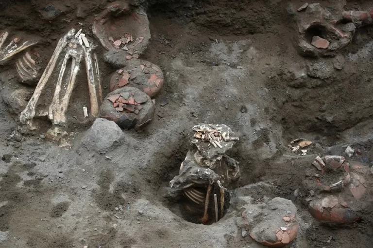 Encuentran tumbas prehispánicas de hasta 2.000 años durante trabajos de la red de gas en Lima