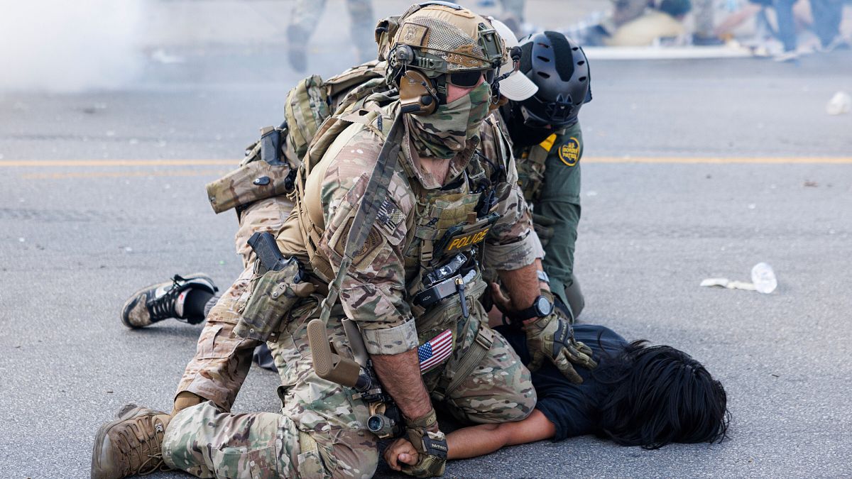 Trump informa sobre el despliegue de 300 agentes federales en Illinois para combatir la violencia