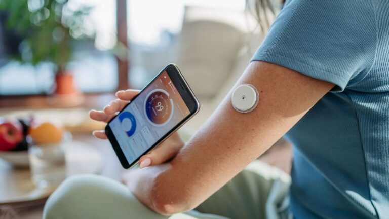 Un gran número de personas utiliza dispositivos portátiles para monitorizar su glucosa en sangre