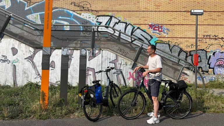 Un recorrido en bicicleta a lo largo de la histórica ruta del Muro de Berlín