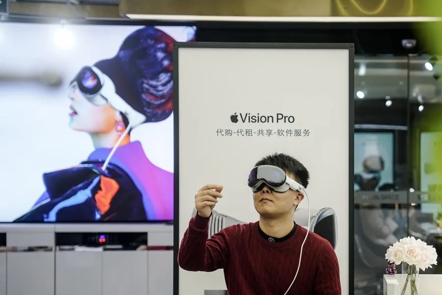 Apple presenta el chip M5 que promete mejorar significativamente el rendimiento en IA.