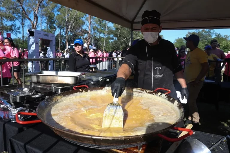 Paraguay establece un récord de 2.806 platos de huevos revueltos distribuidos en una hora