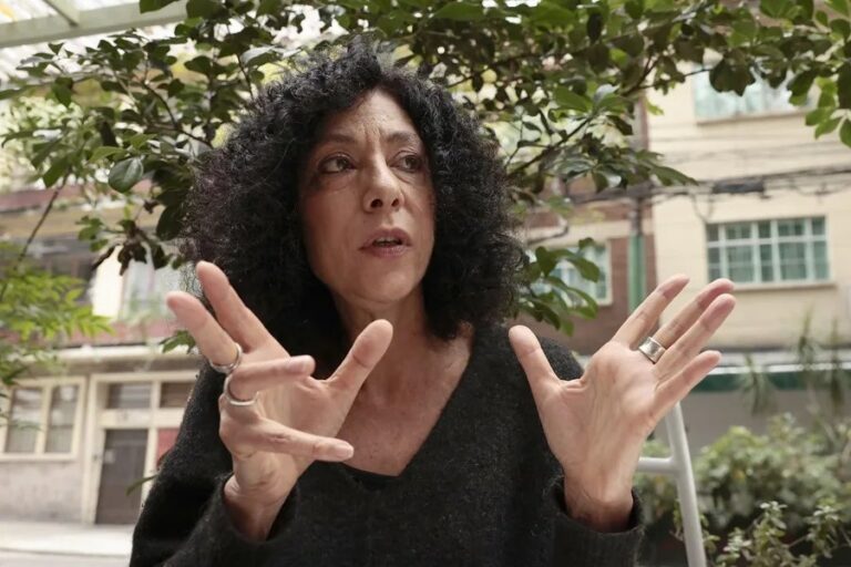 Al escribir, busco ese instante en que todo a mi alrededor se desvanece en el silencio