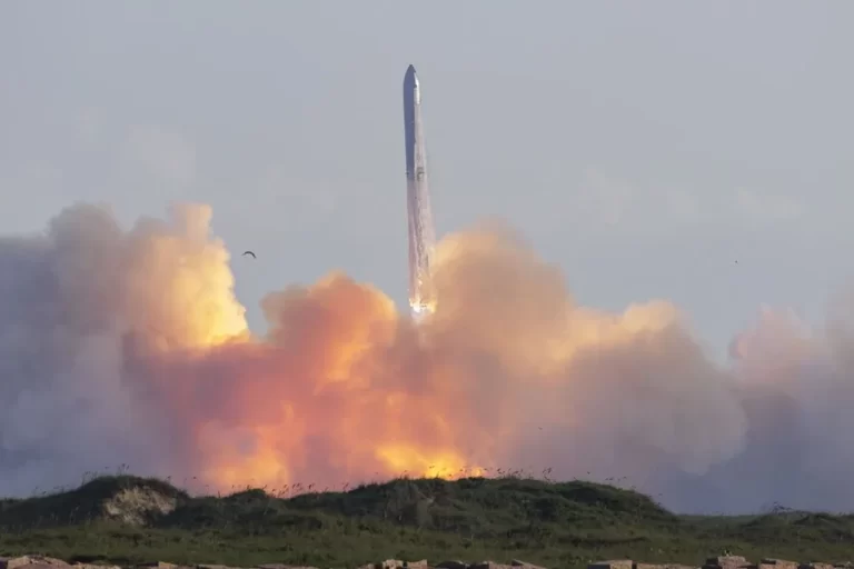 SpaceX logra con éxito el undécimo vuelo de prueba del Starship y OpenAI se asocia con Broadcom