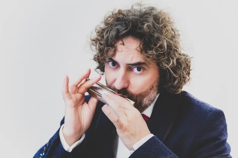 Antonio Serrano recibe el Premio Nacional de Músicas Actuales 2025 por su destacada trayectoria.