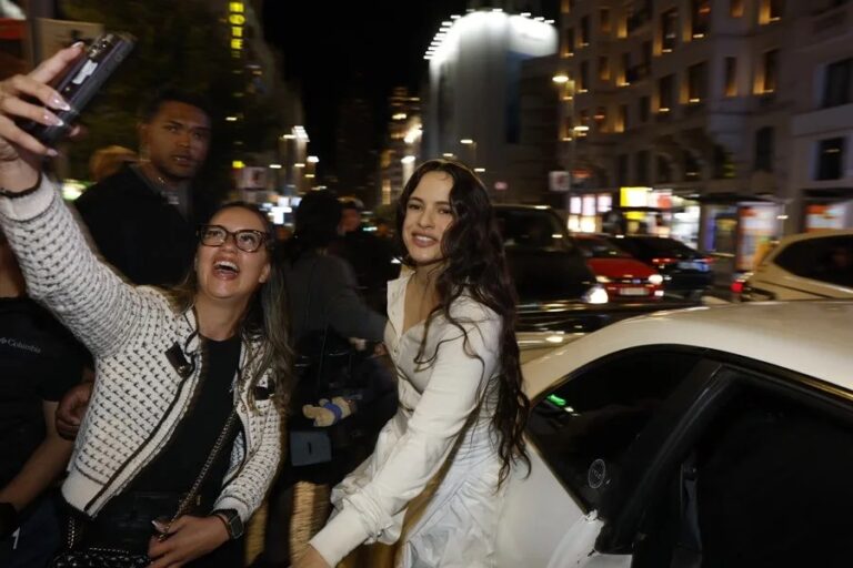 Rosalía presenta por sorpresa su nuevo disco en Madrid