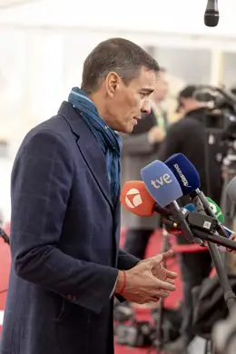 Sánchez asegura que el Gobierno protegerá el derecho al aborto, amenazado y manipulado