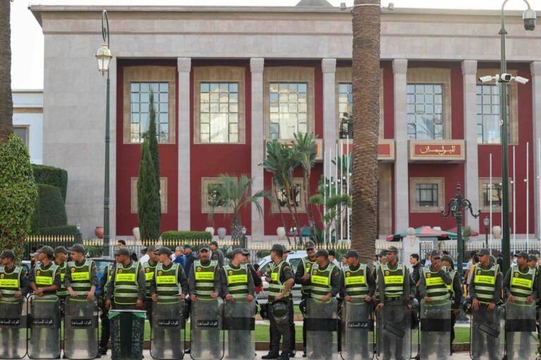 Marruecos confirma tres muertes en protestas juveniles y advierte sobre severas penas por vandalismo