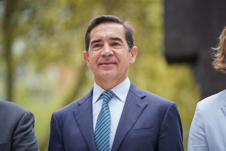 BBVA califica de totalmente infundado el rumor sobre un acuerdo con David Martínez en la OPA de