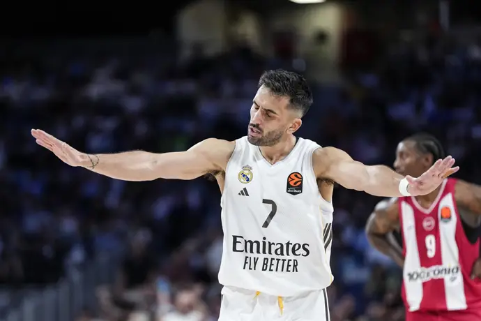 El Real Madrid de Scariolo se enfrenta a Olympiacos en un emocionante partido de baloncesto