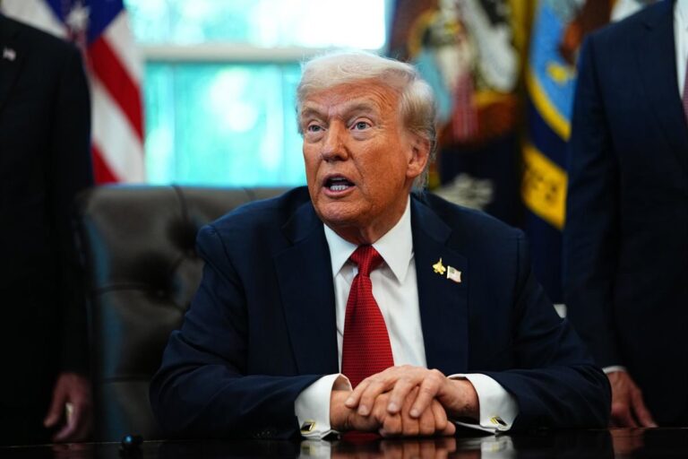 Trump respalda la Ley de Insurrección tras el envío de tropas a Illinois y Oregón