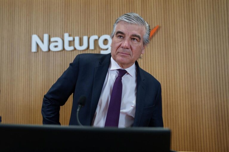 Naturgy desprende el 3,5% de su autocartera por casi 883,2 millones de euros, aumentando su free