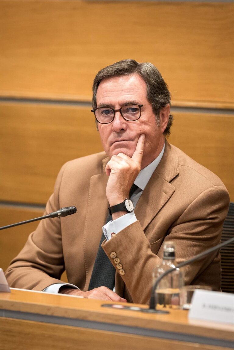 Garamendi aclara que acepta el permiso de 10 días, pero critica las maneras de Díaz