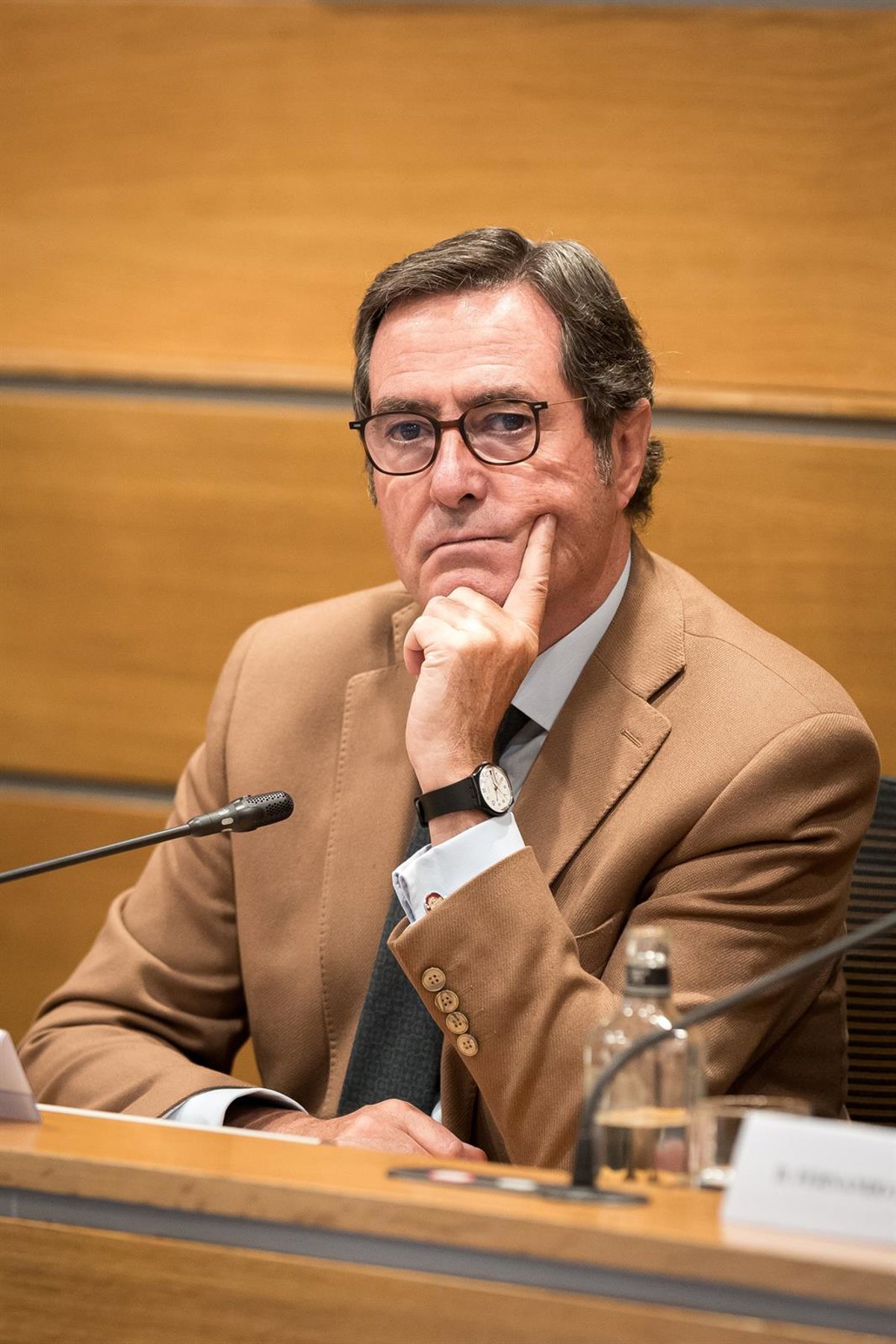 Garamendi aclara que acepta el permiso de 10 días, pero critica las maneras de Díaz
