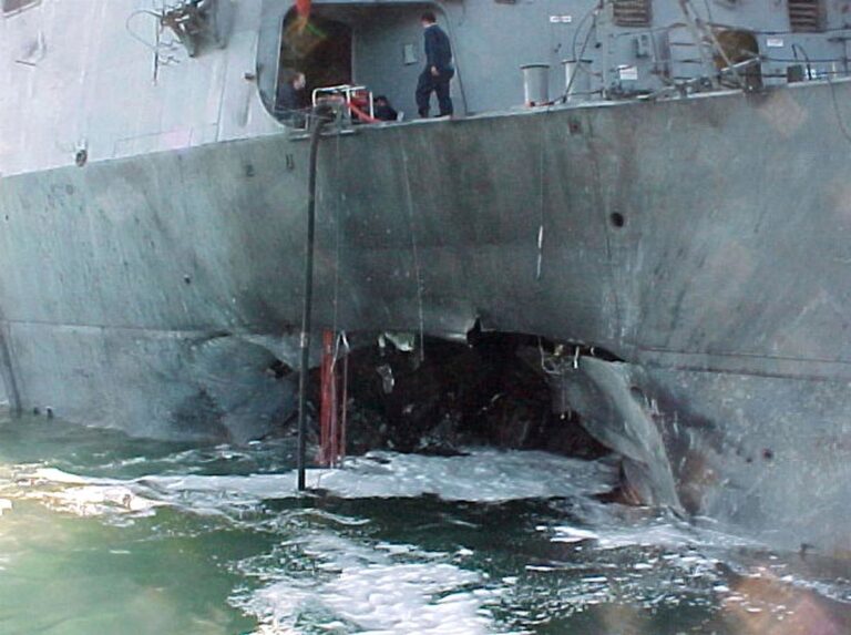 El ataque al 'USS Cole' en Yemen recuerda 25 años mientras aguarda el juicio del planificador del
