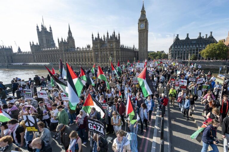 Miles de manifestantes pro Palestina se movilizan en ciudades como Londres, Oslo y Milán