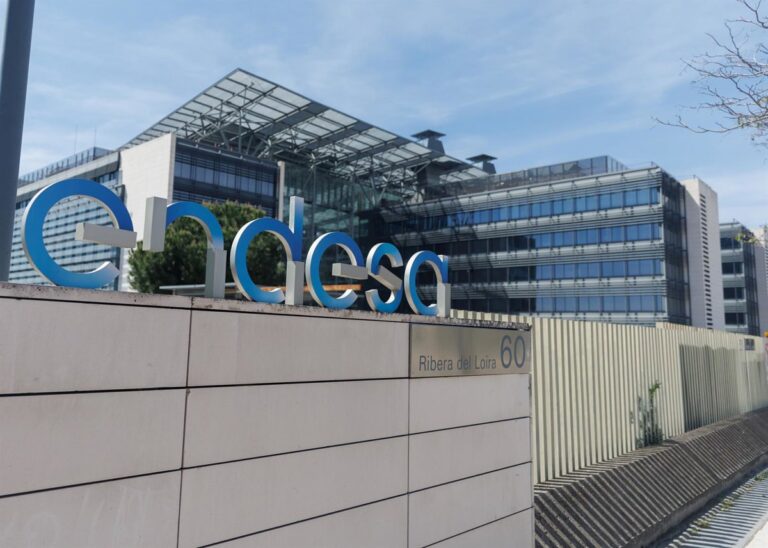 Endesa anticipa el cierre del segundo tramo de su programa de recompra y aprueba otro de hasta 500
