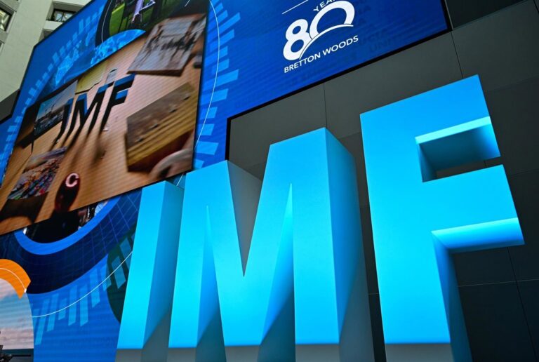El FMI prevé que la deuda global alcanzará el 100% del PIB en 2029, un máximo desde 1948