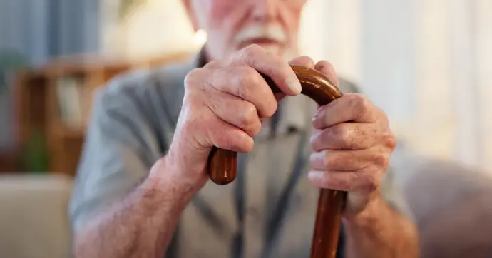 La esperanza de vida en España se mantiene alta, aunque la vida saludable a los 65 años baja