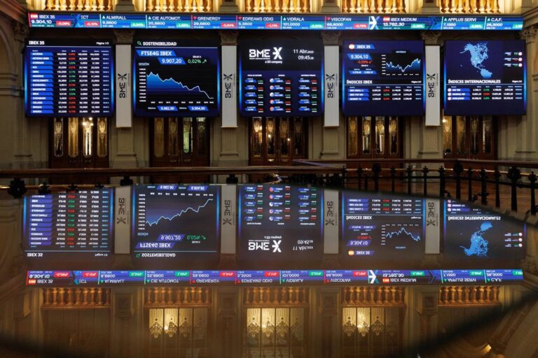 El Ibex 35 sube un 1,67% en la semana y cierra por encima de 15.800, niveles no vistos desde 2007