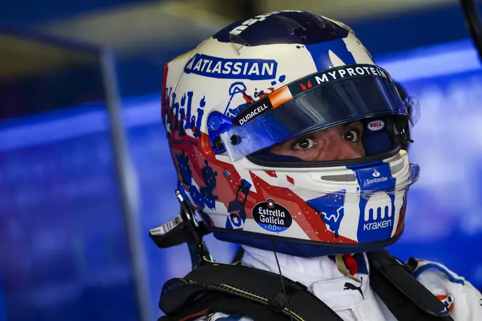 Carlos Sainz: "Ha sucedido de todo, un verdadero caos