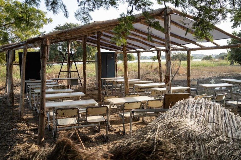 Malí detiene las clases durante dos semanas por escasez de combustible por el bloqueo de Al Qaeda