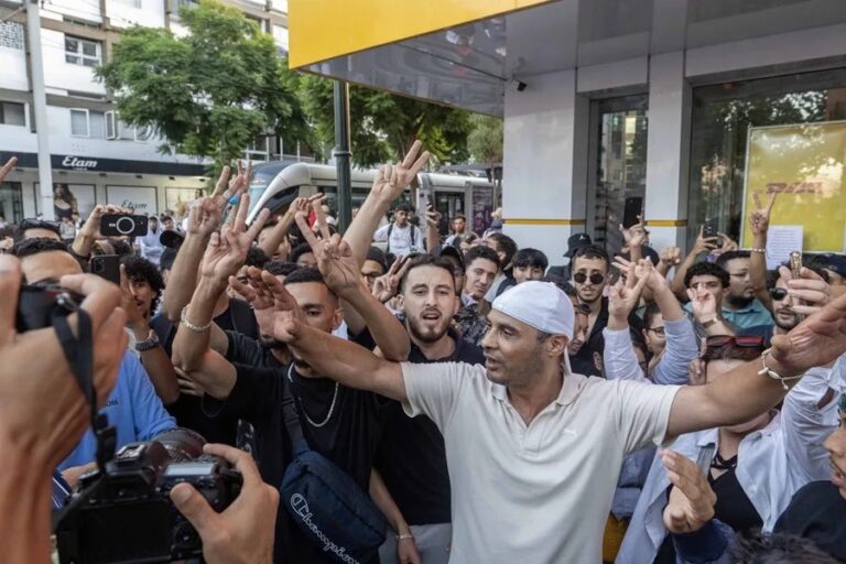 Jóvenes marroquíes protestan en Rabat por la renuncia del primer ministro y reclaman reformas