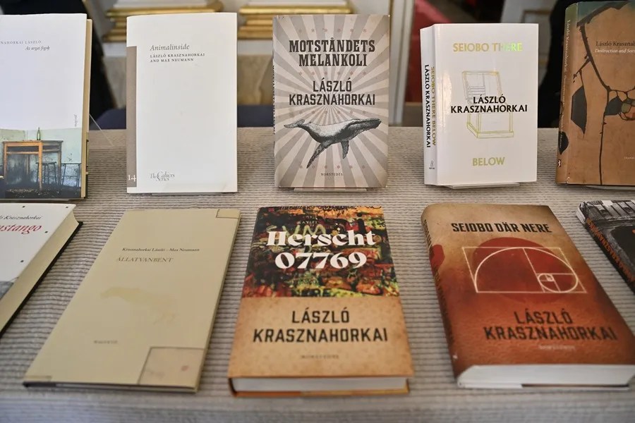 Algunos libros de Laszlo Krasznahorkai, galardonado con el Premio Nobel de Literatura 2025.