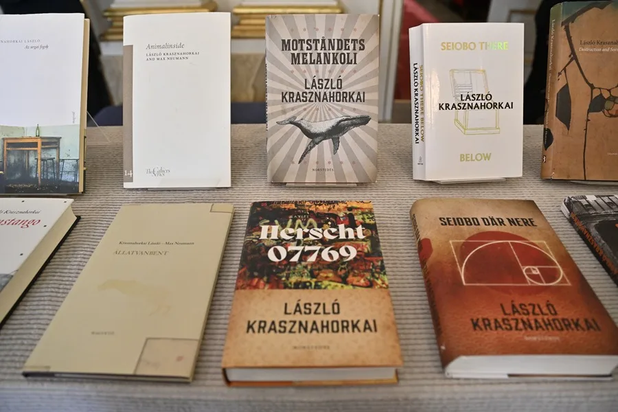 Cinco novelas y un libro de relatos de László Krasznahorkai, Nobel de Literatura 2025, destacan